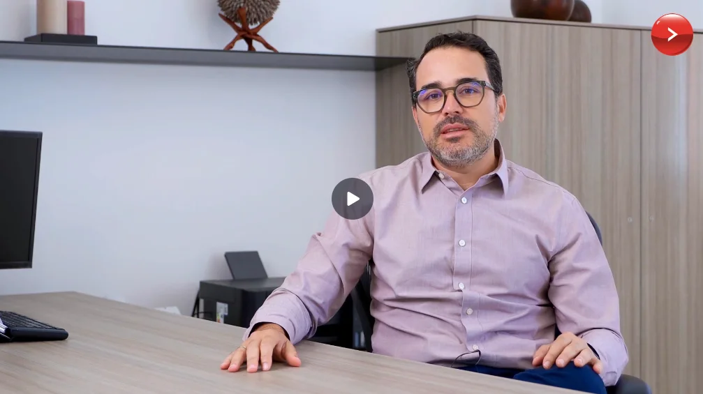 Miniatura del video: retrato del directivo (Simón Villegas, LUCTA)